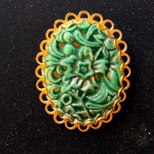 VINTAGE Cameo like round brooch